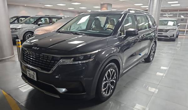 Kia Carnival 2024 car hire in dubai